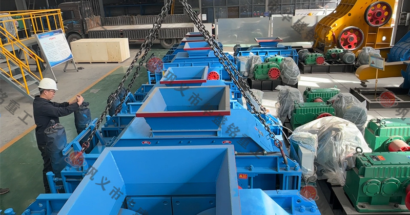 如何维护和保养铁矿石对辊破碎机以延长其寿命? 如何维护和保养铁矿石对辊破碎机以延长其寿命?