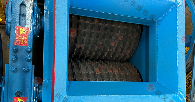 鼎点娱乐的齿辊破碎机处理石英石砂率如何? 鼎点娱乐的齿辊破碎机处理石英石砂率如何?