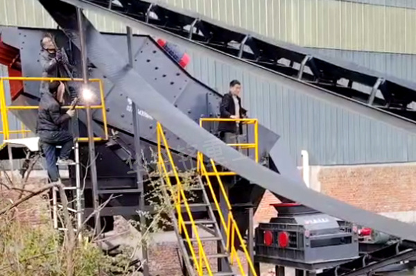 湖北铣刨料筛破一体机安装现场